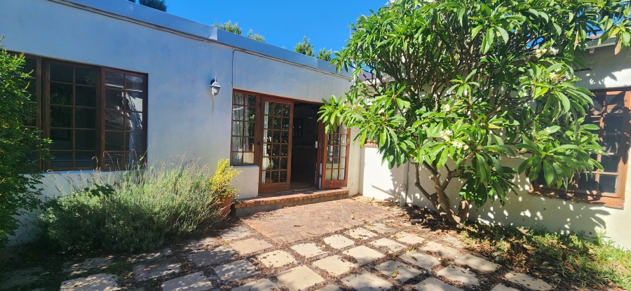 1 Bedroom Property for Sale in Kirstenhof Western Cape